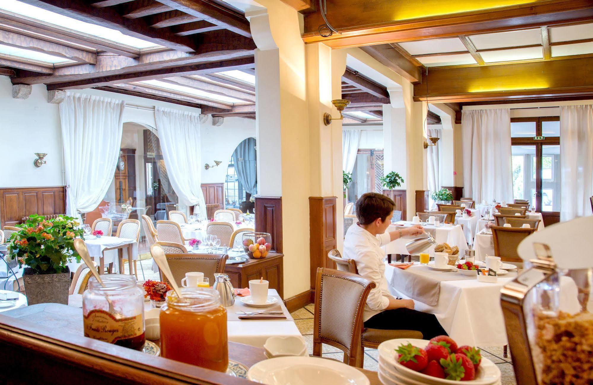Relais Des Trois Chateaux Hotel-Restaurant - Teritoria Кур-Шеверни Экстерьер фото